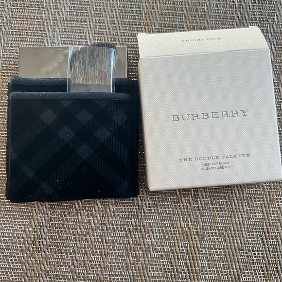 New! Burberry The Doodle Palette Cheek Pop Blush with Brush & Btight pink - Picture 3 of 3